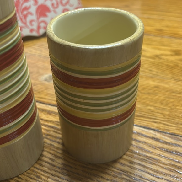 Vintage Gloria Vanderbilt Home bath set.  Soap dispenser and toothbrush holder - Picture 2 of 8
